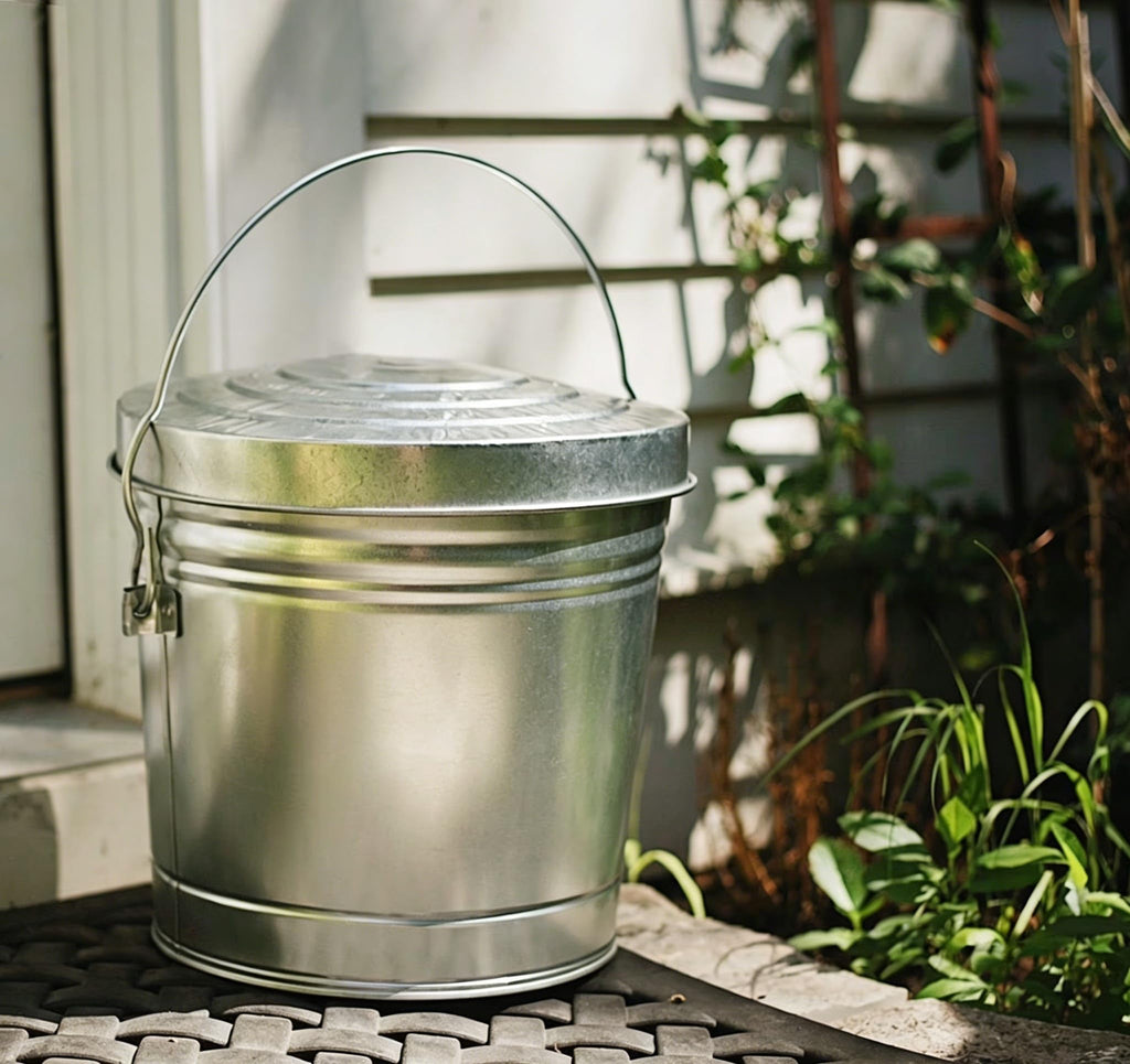 6-Gallon Galvanized Steel Locking Lid Storage Can L5096
